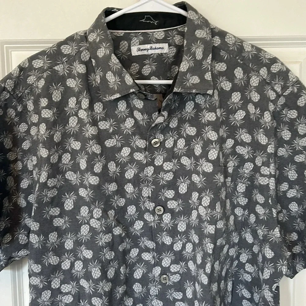 Tommy Bahama Positano Pineapple button-down shirt size XL gray short sleeve